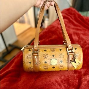 100% authentic Beautiful MCM Cognac Papillon bag
Classic MCM monogram